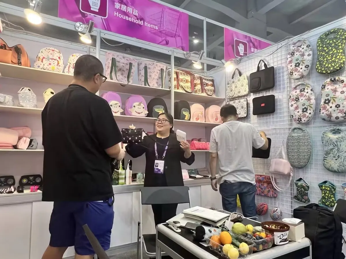 HappySport booth discussion for custom neoprene samples