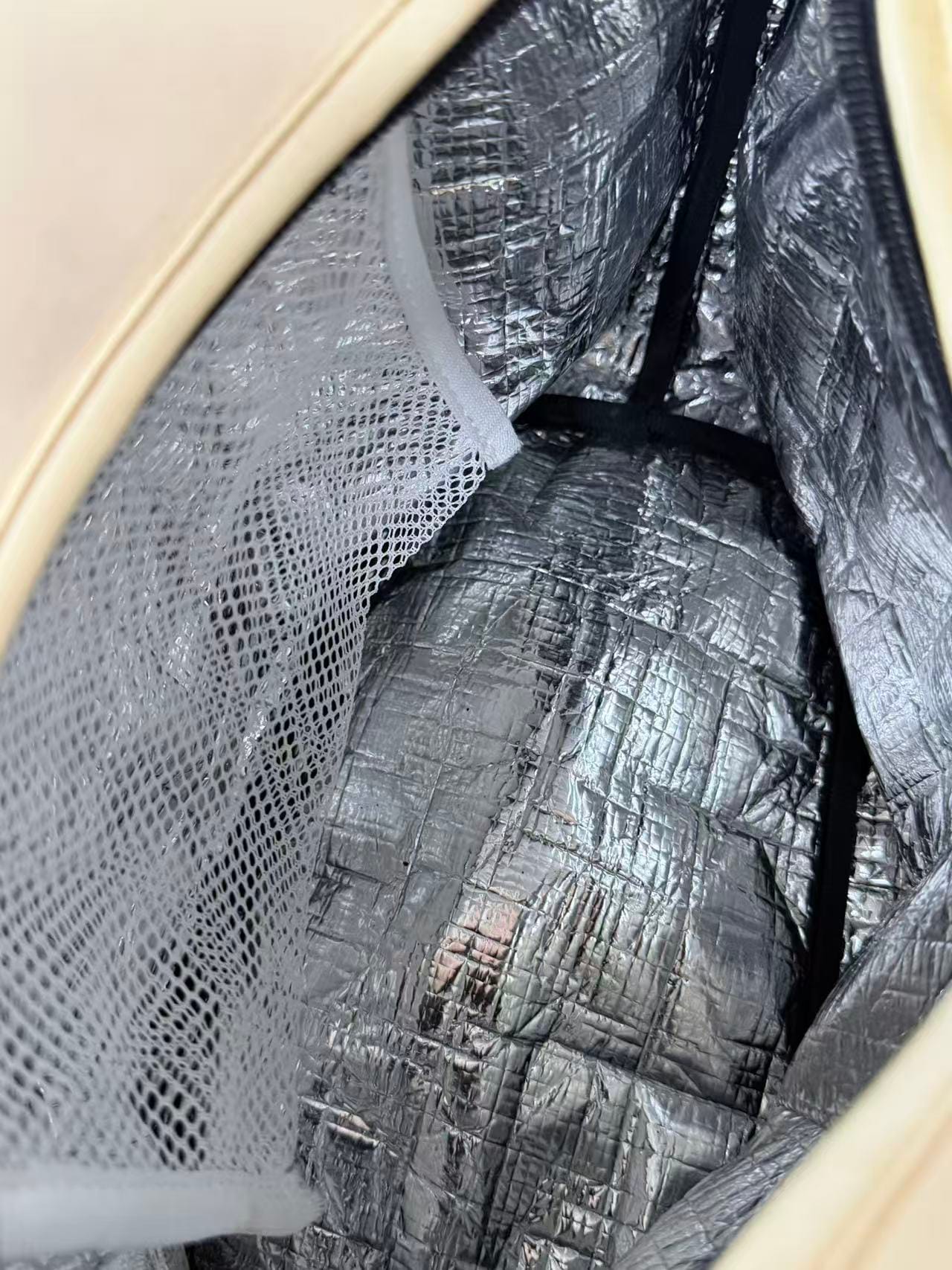Custom Insulated Bag insulated interior detail